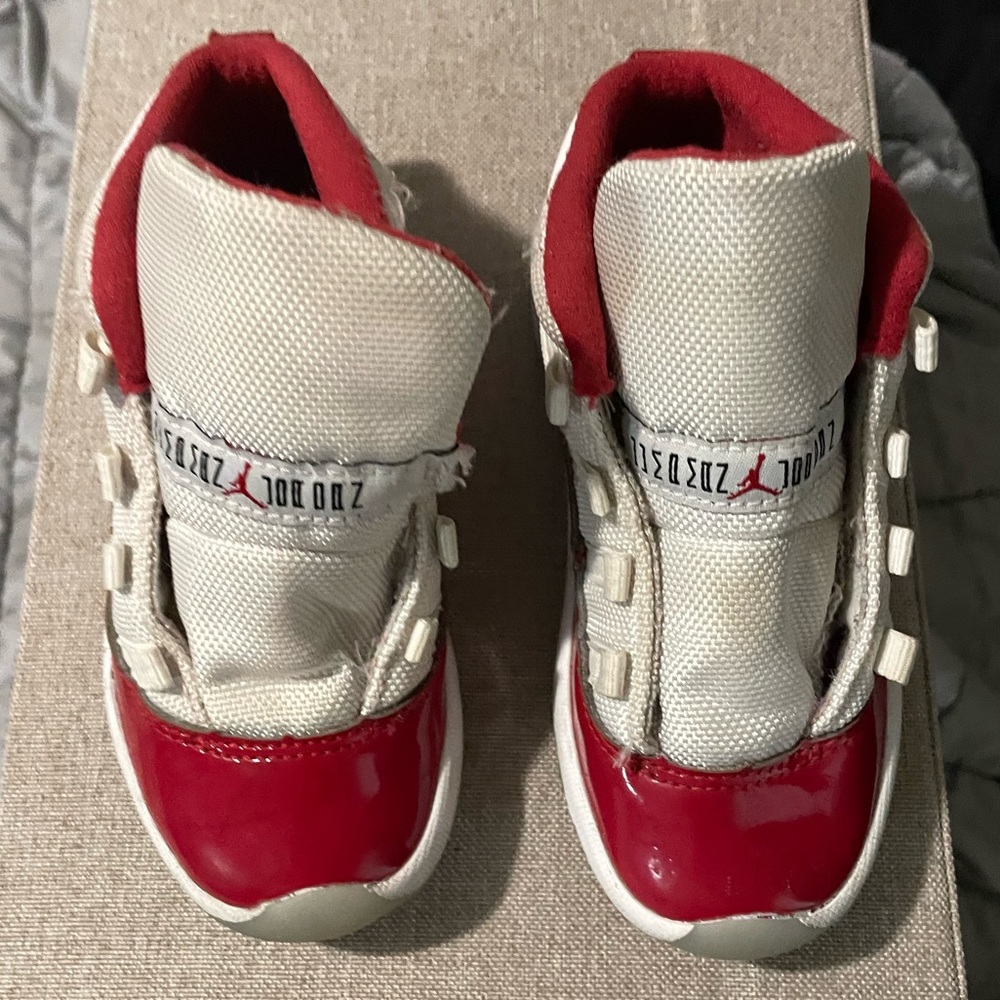 Jordan 11 - Picture 5 of 6